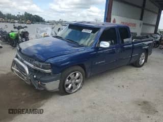 2000 Chevrolet Silverado 1500 LS with VIN 2GCEC19TXY1261135, listed as a Copart auction lot 82084345 with 116,051 mi miles and Salvage title. Bid and sale history available at DreamBid. Image 1.