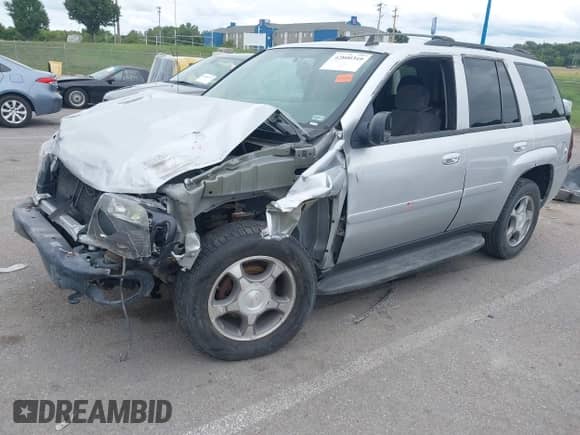 2009 Chevrolet TrailBlazer 1LT с VIN 1GNDT33S692131093, выставлен на аукционе IAAI как лот 42800349 с пробегом Не указан миль и . История ставок и продаж доступна на DreamBid. Изображение 2.