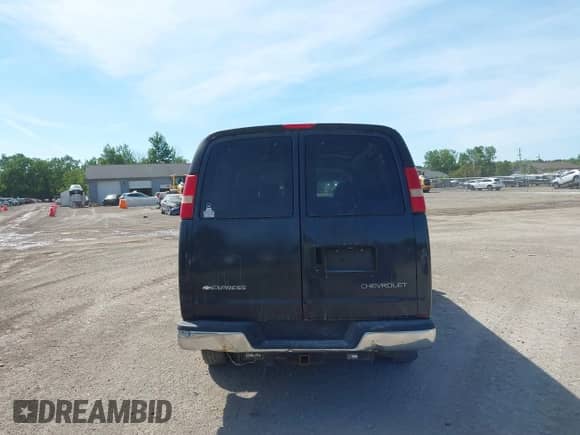 2003 Chevrolet Express Passenger z VIN 1GAHG39U731126238, wystawiony jako IAAI lot #42689051 z przebiegiem Nie podano mil oraz . Historia ofert i sprzedaży dostępna na DreamBid. Obrazek 16.