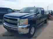 2008 Chevrolet Silverado 2500HD 1LT z VIN 1GCHC23K98F140009, wystawiony jako IAAI lot #42036735 z przebiegiem 279 468 mil mil oraz . Historia ofert i sprzedaży dostępna na DreamBid. Obrazek 17.