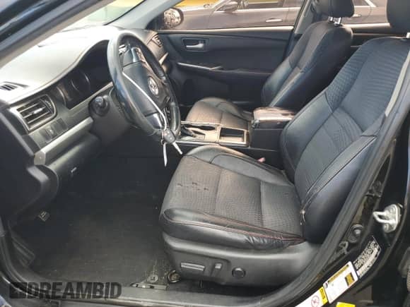 2015 Toyota Camry SE z VIN 4T1BF1FK5FU894791, wystawiony jako Copart lot #82327015 z przebiegiem 218 883 mil mil oraz Szkoda całkowita • Salvage title. Historia ofert i sprzedaży dostępna na DreamBid. Obrazek 7.