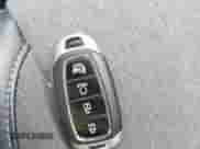 2020 Hyundai Venue SEL z VIN KMHRC8A30LU047947, wystawiony jako IAAI lot #43060381 z przebiegiem 25 289 mil mil oraz . Historia ofert i sprzedaży dostępna na DreamBid. Obrazek 11.