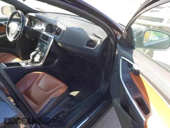 2015 Volvo S60 T5 Premier с VIN YV1612TK4F2356751, выставлен на аукционе IAAI как лот 41666654 с пробегом Не указан миль и . История ставок и продаж доступна на DreamBid. Изображение 5.