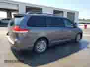 2011 Toyota Sienna XLE z VIN 5TDYK3DC2BS039420, wystawiony jako Copart lot #80865995 z przebiegiem 71 391 mil mil oraz Szkoda całkowita • Salvage title. Historia ofert i sprzedaży dostępna na DreamBid. Obrazek 3.