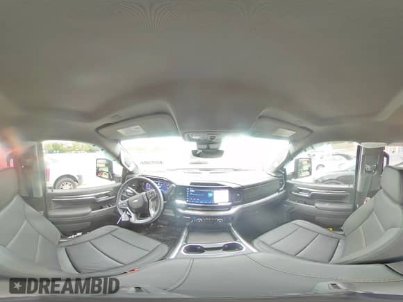 2024 Chevrolet Silverado 3500HD LTZ z VIN 1GC4YUEYXRF318878, wystawiony jako Copart lot #64883684 z przebiegiem 3 837 mil mil oraz Szkoda całkowita • Salvage title. Historia ofert i sprzedaży dostępna na DreamBid. Obrazek 12.