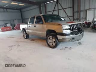 2005 Chevrolet Silverado 1500 LS z VIN 2GCEC13T451280364, wystawiony jako IAAI lot #42757736 z przebiegiem 163 486 mil mil oraz . Historia ofert i sprzedaży dostępna na DreamBid. Obrazek 1.