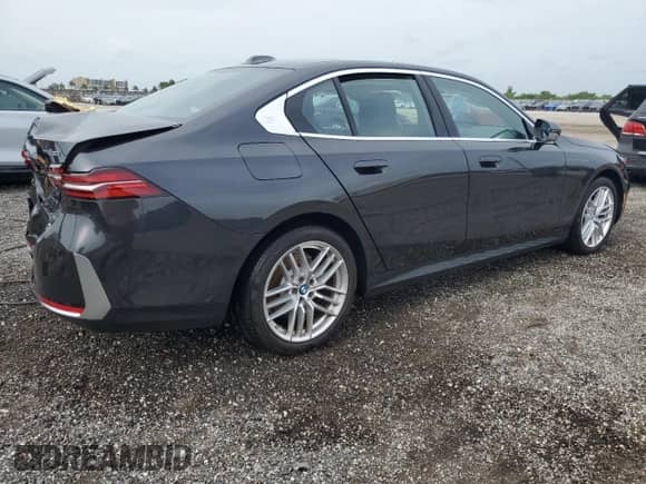 2025 BMW 5 Series 530i с VIN WBA43FJ03SCU25866, выставлен на аукционе Copart как лот 59765385 с пробегом 6 292 миль миль и Чистый • Clean title. История ставок и продаж доступна на DreamBid. Изображение 3.
