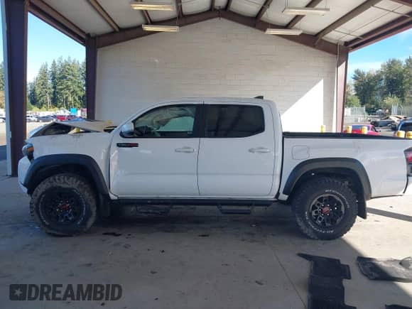 2019 Toyota Tacoma SR with VIN 5TFCZ5AN5KX183237, listed as a IAAI auction lot 43316097 with 115,212 mi miles and . Bid and sale history available at DreamBid. Image 14.