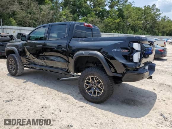 2024 Chevrolet Colorado 4WD ZR2 z VIN 1GCPTFEK5R1296420, wystawiony jako Copart lot #59356335 z przebiegiem 4 622 mil mil oraz Szkoda całkowita • Salvage title. Historia ofert i sprzedaży dostępna na DreamBid. Obrazek 2.