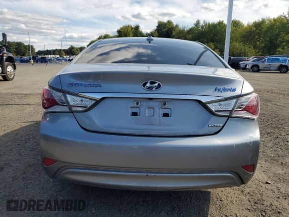 2015 Hyundai Sonata z VIN KMHEC4A49FA119587, wystawiony jako Copart lot #71701045 z przebiegiem 187 912 mil mil oraz Czysty tytuł • Clean title. Historia ofert i sprzedaży dostępna na DreamBid. Obrazek 6.