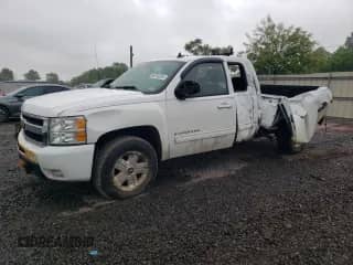 2010 Chevrolet Silverado 1500 with VIN 1GCSKTE21AZ134155, listed as a Copart auction lot 56755525 with 170,125 mi miles and Salvage title. Bid and sale history available at DreamBid. Image 1.