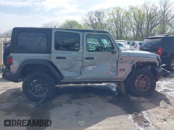 2024 Jeep Wrangler Willys с VIN 1C4PJXDG8RW250558, выставлен на аукционе IAAI как лот 41966152 с пробегом 4 083 миль миль и . История ставок и продаж доступна на DreamBid. Изображение 14.