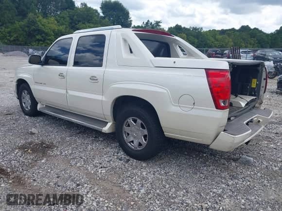 2005 Cadillac Escalade EXT z VIN 3GYEK62N75G208109, wystawiony jako IAAI lot #42947413 z przebiegiem 299 295 mil mil oraz . Historia ofert i sprzedaży dostępna na DreamBid. Obrazek 3.