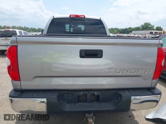 2018 Toyota Tundra SR с VIN 5TFUW5F16JX706699, выставлен на аукционе IAAI как лот 39794182 с пробегом 97 509 миль миль и . История ставок и продаж доступна на DreamBid. Изображение 17.