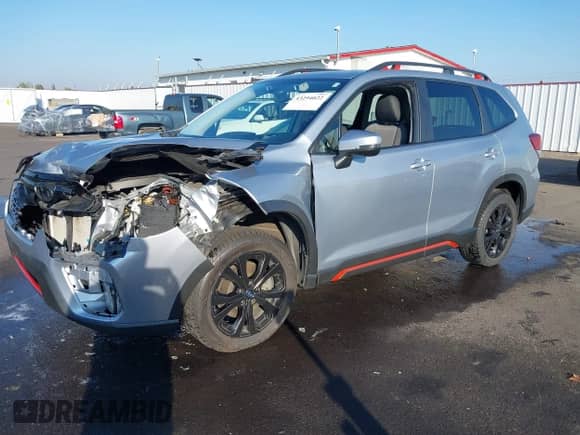 2020 Subaru Forester Special Sports z VIN JF2SKAMC6LH459103, wystawiony jako IAAI lot #43294022 z przebiegiem 28 319 mil mil oraz . Historia ofert i sprzedaży dostępna na DreamBid. Obrazek 18.