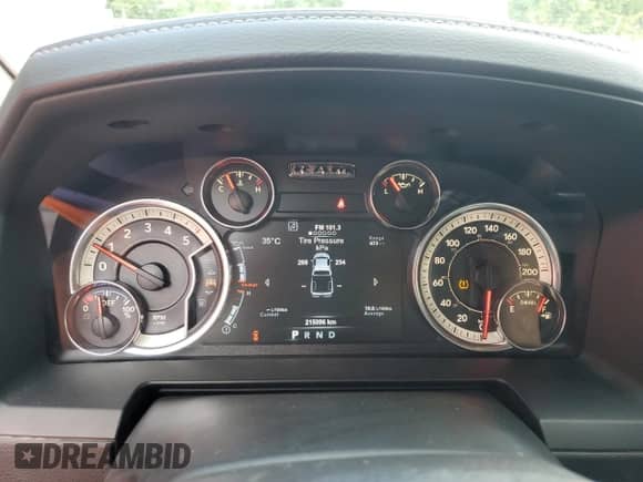 2017 Ram 1500 Laramie z VIN 1C6RR7NMXHS872923, wystawiony jako Copart lot #68679075 z przebiegiem 215 096 mil mil oraz Czysty tytuł • Clean title. Historia ofert i sprzedaży dostępna na DreamBid. Obrazek 9.