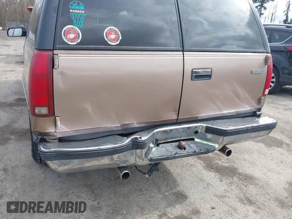 1994 Chevrolet Suburban with VIN 1GNEC16K7RJ436015, listed as a IAAI auction lot 41739287 with 285,425 mi miles and . Bid and sale history available at DreamBid. Image 6.