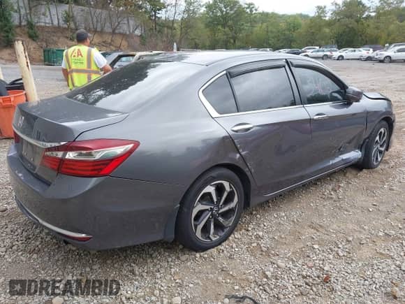 2017 Honda Accord EX-L z VIN 1HGCR2F83HA029866, wystawiony jako IAAI lot #43153402 z przebiegiem 68 757 mil mil oraz . Historia ofert i sprzedaży dostępna na DreamBid. Obrazek 4.