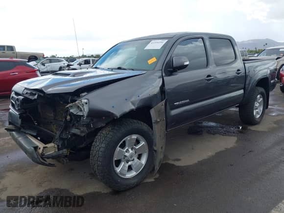 2015 Toyota Tacoma PreRunner z VIN 3TMJU4GN0FM185366, wystawiony jako IAAI lot #43316251 z przebiegiem 77 520 mil mil oraz . Historia ofert i sprzedaży dostępna na DreamBid. Obrazek 2.