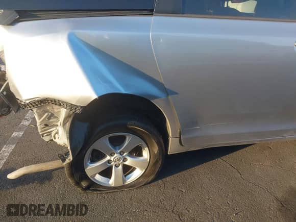 2017 Toyota Sienna LE Auto Access Seat с VIN 5TDKZ3DC2HS856414, выставлен на аукционе IAAI как лот 42640519 с пробегом 142 416 миль миль и . История ставок и продаж доступна на DreamBid. Изображение 18.