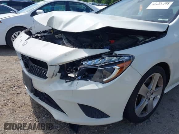 2015 Mercedes-Benz CLA 250 with VIN WDDSJ4GB0FN233222, listed as a IAAI auction lot 42621472 with 252,676 mi miles and . Bid and sale history available at DreamBid. Image 19.