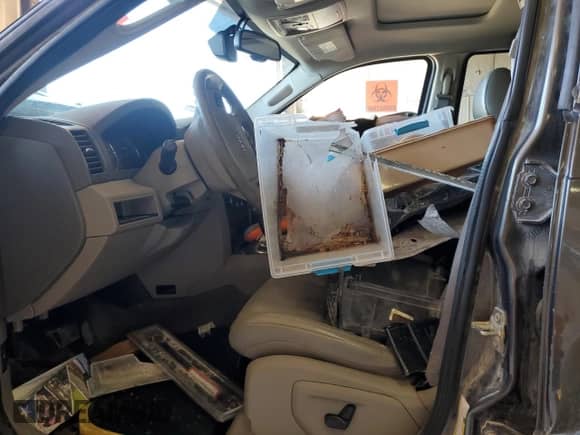 2006 Jeep Grand Cherokee Limited с VIN 1J4HR58266C115649, выставлен на аукционе Copart как лот 69500844 с пробегом Не указан миль и Списание • Salvage title. История ставок и продаж доступна на DreamBid. Изображение 7.