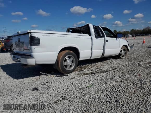 2000 Chevrolet S-10 LS z VIN 1GCCS19W0Y8138459, wystawiony jako Copart lot #82624815 z przebiegiem 180 226 mil mil oraz Szkoda całkowita • Salvage title. Historia ofert i sprzedaży dostępna na DreamBid. Obrazek 3.