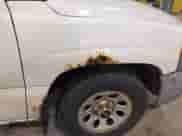 2005 GMC Sierra 1500 Work Truck z VIN 1GTEC14XX5Z120398, wystawiony jako IAAI lot #41889905 z przebiegiem 201 414 mil mil oraz . Historia ofert i sprzedaży dostępna na DreamBid. Obrazek 13.