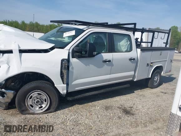 2024 Ford F-250 XL z VIN 1FT7W2BA9RED12655, wystawiony jako IAAI lot #41743877 z przebiegiem 2 275 mil mil oraz . Historia ofert i sprzedaży dostępna na DreamBid. Obrazek 14.