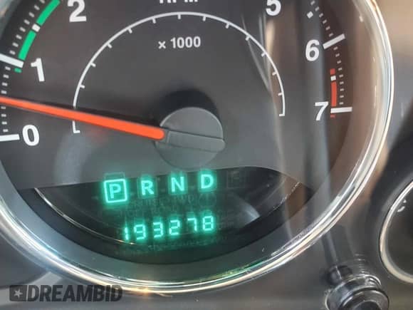 2014 Jeep Wrangler Sahara z VIN 1C4AJWBG3EL197444, wystawiony jako Copart lot #64733055 z przebiegiem 193 278 mil mil oraz Czysty tytuł • Clean title. Historia ofert i sprzedaży dostępna na DreamBid. Obrazek 8.