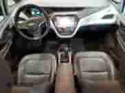 2018 Chevrolet Bolt EV Premier z VIN 1G1FX6S06J4132401, wystawiony jako Copart lot #83987805 z przebiegiem 167 636 mil mil oraz Szkoda całkowita • Salvage title. Historia ofert i sprzedaży dostępna na DreamBid. Obrazek 8.