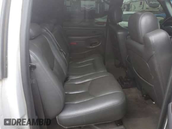 2005 GMC Sierra 1500 SLE z VIN 2GTEK13T751180214, wystawiony jako Copart lot #84294625 z przebiegiem 174 546 mil mil oraz Czysty tytuł • Clean title. Historia ofert i sprzedaży dostępna na DreamBid. Obrazek 10.