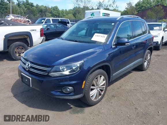 2012 Volkswagen Tiguan S с VIN WVGBV7AX2CW571887, выставлен на аукционе IAAI как лот 43037028 с пробегом 111 206 миль миль и . История ставок и продаж доступна на DreamBid. Изображение 17.