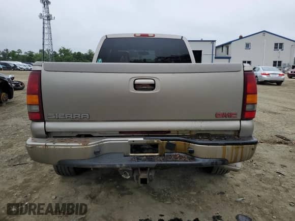 2002 GMC Sierra 1500 Denali z VIN 2GTFK69U321309689, wystawiony jako Copart lot #60267695 z przebiegiem 351 508 mil mil oraz Czysty tytuł • Clean title. Historia ofert i sprzedaży dostępna na DreamBid. Obrazek 6.