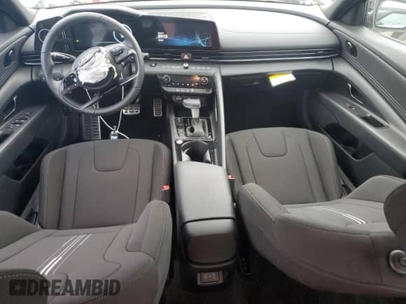 2025 Hyundai Elantra SEL Sport z VIN KMHLM4DJXSU168389, wystawiony jako Copart lot #85007225 z przebiegiem 4 856 mil mil oraz Szkoda całkowita • Salvage title. Historia ofert i sprzedaży dostępna na DreamBid. Obrazek 8.