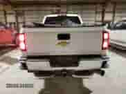 2015 Chevrolet Silverado 3500HD LT с VIN 1GC4KZC81FF107324, выставлен на аукционе Copart как лот 44787225 с пробегом 204 941 миль миль и Списание • Salvage title. История ставок и продаж доступна на DreamBid. Изображение 6.