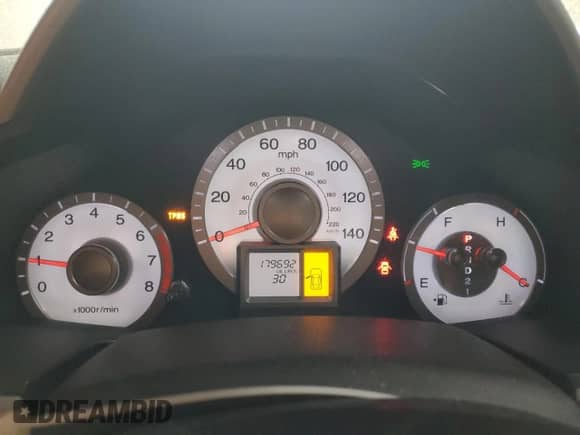 2010 Honda Pilot LX with VIN 5FNYF3H21AB019331, listed as a Copart auction lot 81974225 with 179,692 mi miles and Salvage title. Bid and sale history available at DreamBid. Image 9.