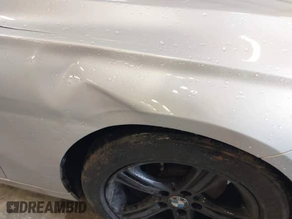 2013 BMW 3 Series 328i xDrive z VIN WBA3B3G58DNR79816, wystawiony jako IAAI lot #42303325 z przebiegiem 83 265 mil mil oraz . Historia ofert i sprzedaży dostępna na DreamBid. Obrazek 12.