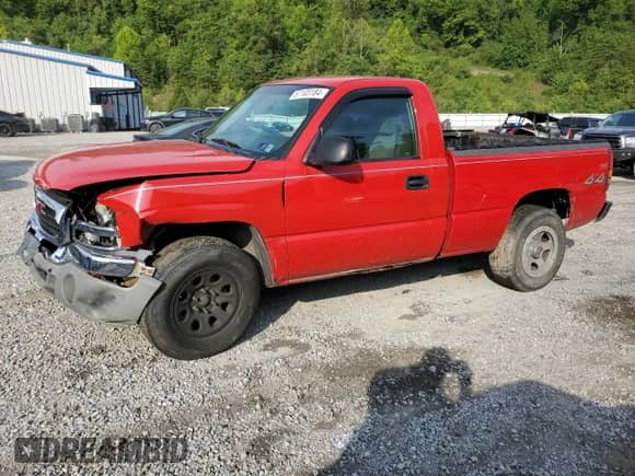 2005 GMC Sierra 1500 SLE z VIN 1GTEK14T15Z182515, wystawiony jako Copart lot #67103184 z przebiegiem Nie podano mil oraz Szkoda całkowita • Salvage title. Historia ofert i sprzedaży dostępna na DreamBid. Obrazek 1.