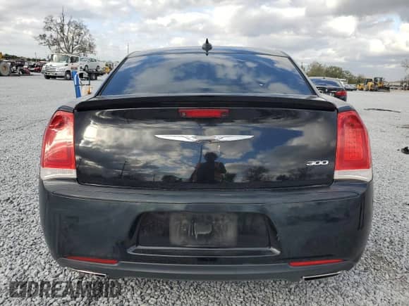 2019 Chrysler 300 Touring L with VIN 2C3CCAAG3KH601637, listed as a Copart auction lot 87695795 with 61,628 mi miles and Salvage title. Bid and sale history available at DreamBid. Image 6.