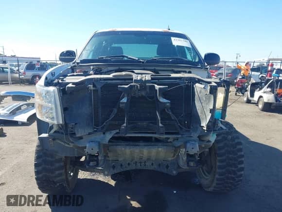 2013 Chevrolet Silverado 1500 LT z VIN 3GCPKSEA4DG107799, wystawiony jako IAAI lot #43397786 z przebiegiem 169 282 mil mil oraz . Historia ofert i sprzedaży dostępna na DreamBid. Obrazek 13.