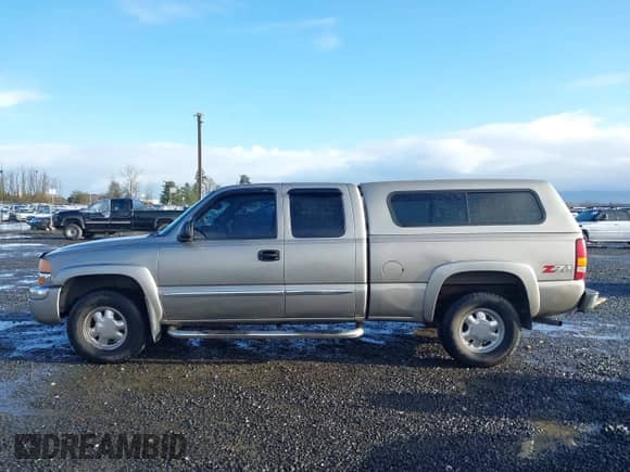 2003 GMC Sierra 1500 SLE с VIN 2GTEK19T631100244, выставлен на аукционе IAAI как лот 41192558 с пробегом Не указан миль и . История ставок и продаж доступна на DreamBid. Изображение 14.