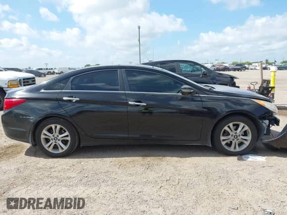 2013 Hyundai Sonata Limited z VIN 5NPEC4AC8DH790170, wystawiony jako IAAI lot #42802532 z przebiegiem 119 776 mil mil oraz . Historia ofert i sprzedaży dostępna na DreamBid. Obrazek 14.