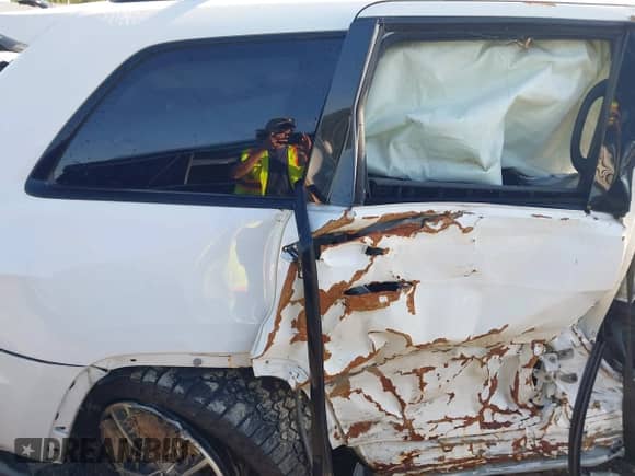 2018 Jeep Grand Cherokee Trailhawk z VIN 1C4RJFLG5JC107125, wystawiony jako IAAI lot #42846160 z przebiegiem Nie podano mil oraz . Historia ofert i sprzedaży dostępna na DreamBid. Obrazek 19.