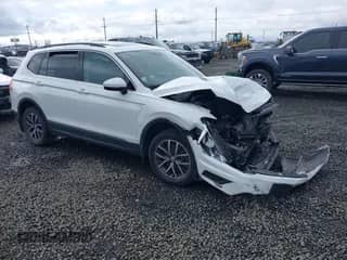 2020 Volkswagen Tiguan SE z VIN 3VV2B7AX6LM015001, wystawiony jako IAAI lot #41788834 z przebiegiem 37 514 mil mil oraz . Historia ofert i sprzedaży dostępna na DreamBid. Obrazek 1.