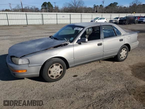 1992 Toyota Camry LE с VIN 4T1SK12E3NU104088, выставлен на аукционе Copart как лот 47496735 с пробегом 174 957 миль миль и Списание • Salvage title. История ставок и продаж доступна на DreamBid. Изображение 1.