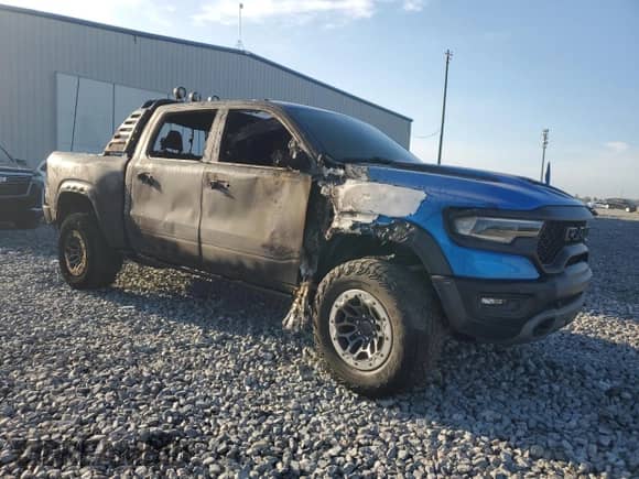 2021 Ram 1500 TRX z VIN 1C6SRFU94MN905965, wystawiony jako Copart lot #54550435 z przebiegiem Nie podano mil oraz Nie do naprawy • Non repairable. Historia ofert i sprzedaży dostępna na DreamBid. Obrazek 4.