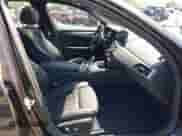 2023 BMW 5 Series 540i z VIN WBA53BJ00PWX97460, wystawiony jako IAAI lot #42421589 z przebiegiem 46 648 mil mil oraz . Historia ofert i sprzedaży dostępna na DreamBid. Obrazek 5.