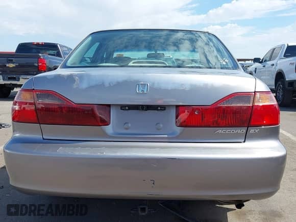 2000 Honda Accord EX with VIN 1HGCG5656YA152302, listed as a IAAI auction lot 42655866 with 290,049 mi miles and . Bid and sale history available at DreamBid. Image 17.