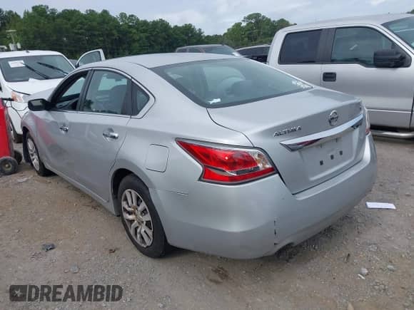 2015 Nissan Altima SL with VIN 1N4AL3AP4FN323557, listed as a IAAI auction lot 42937566 with 196,848 mi miles and . Bid and sale history available at DreamBid. Image 3.